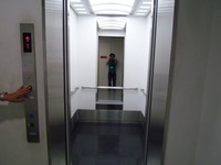 Medium_126　エレベーター　内部